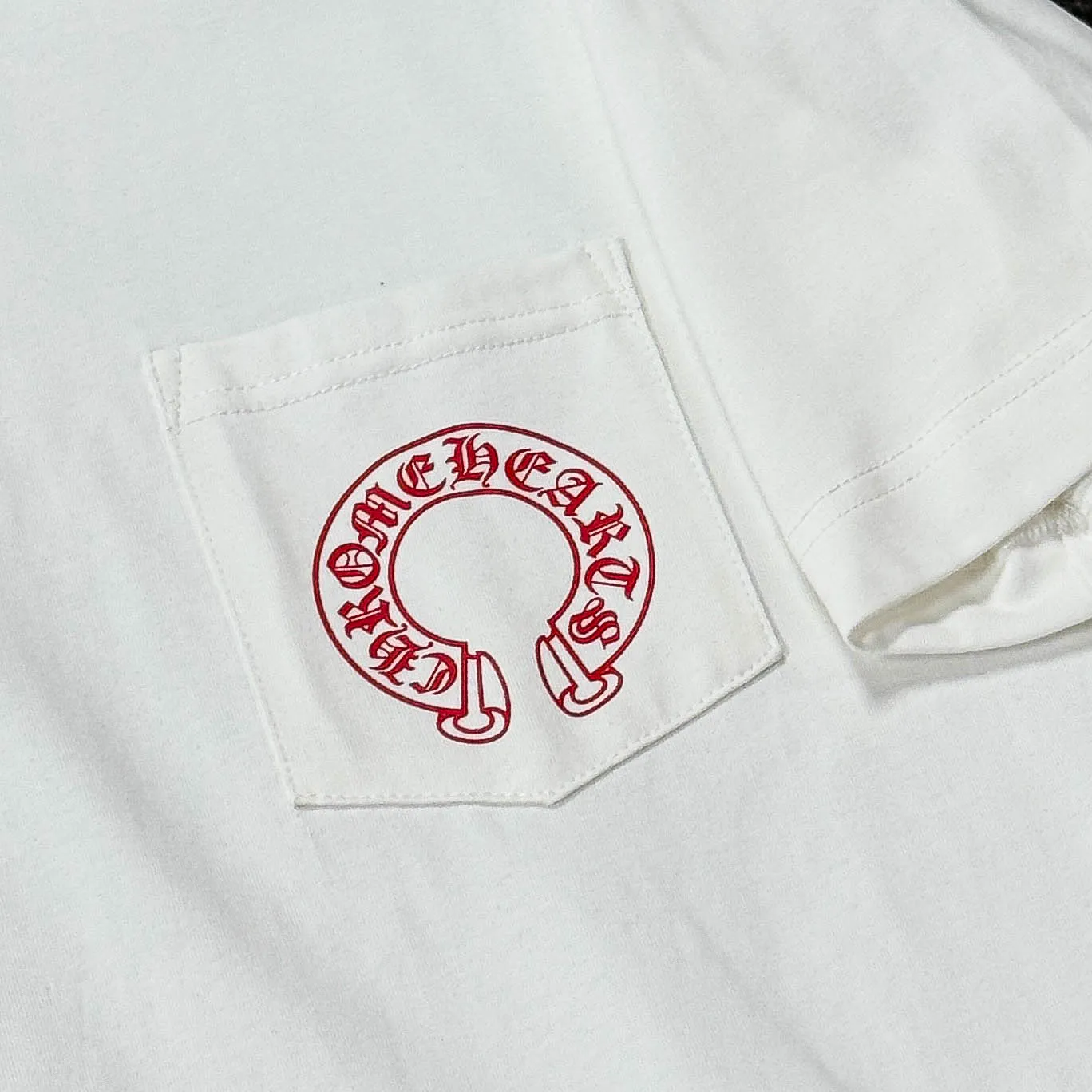 P170 Chrome Hearts 25 high-end versions. The fabric is made of 300 grams of high-density pure cotton. It does not deform or shrink. It has three labels. It is the same style for men and women. Technology: suede foaming + digital printing. Color: white, black. SIZE: S-XL.